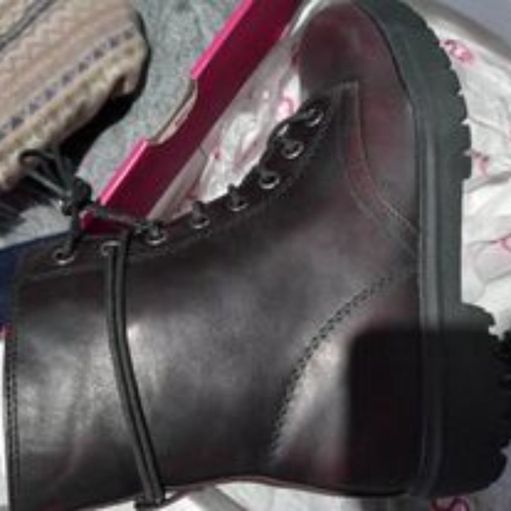 Womens Brand New Boots 8